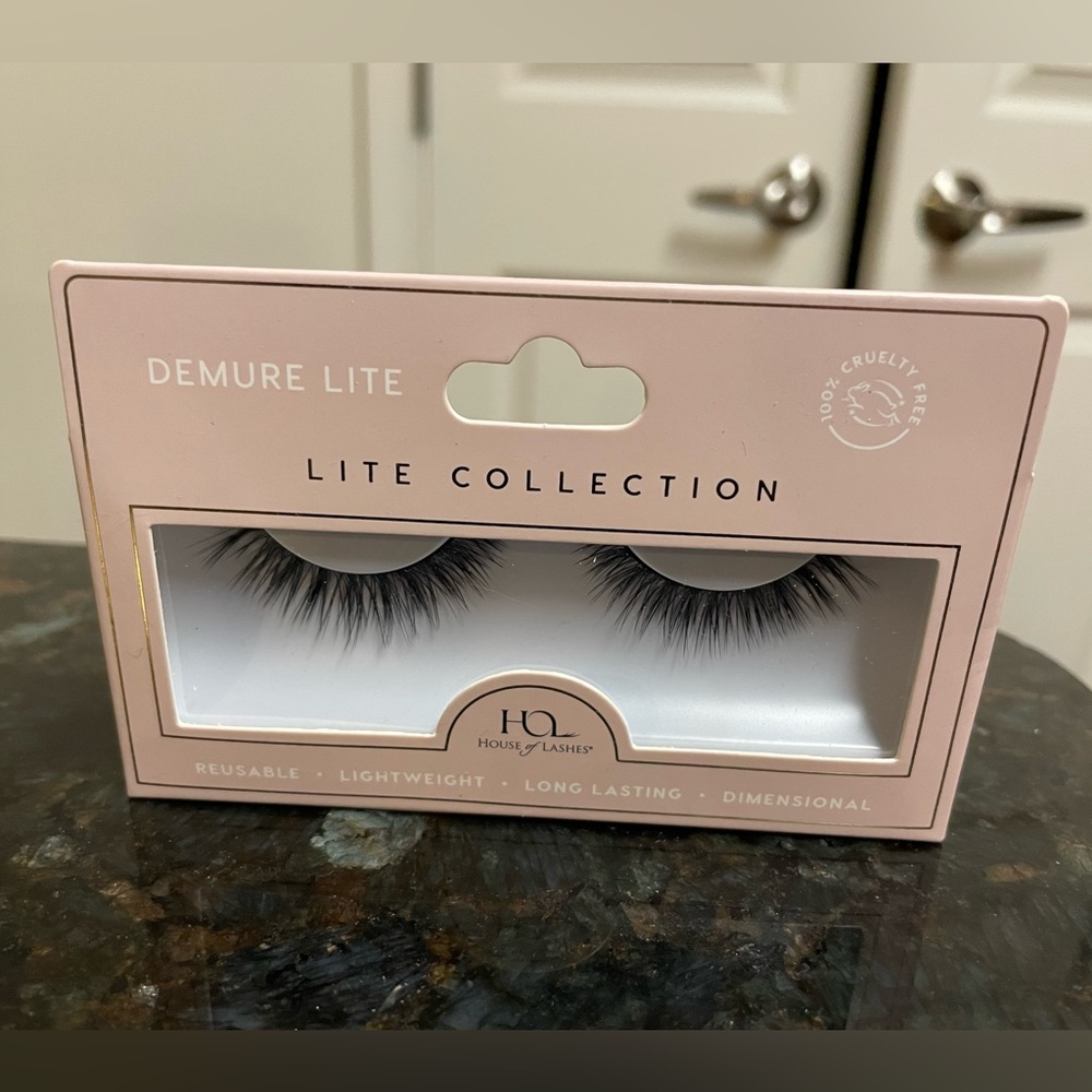 NIB House of Lashes Demure Light
